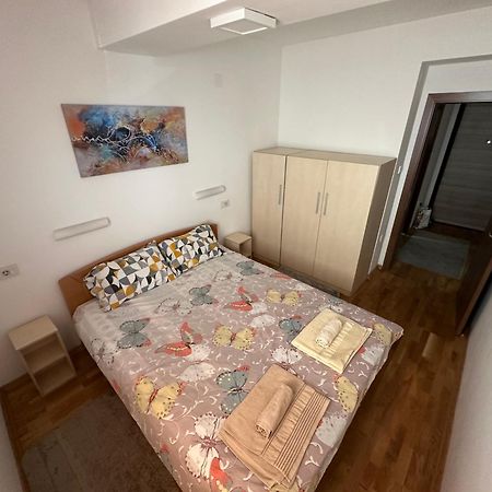 Ira'S 2 Bedroom Central Place With Private Parking Skopje Exterior foto