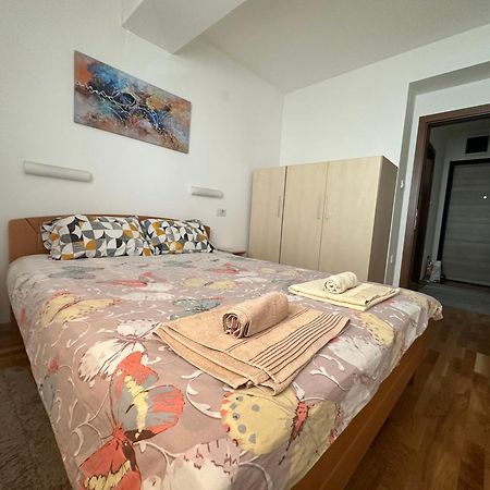 Ira'S 2 Bedroom Central Place With Private Parking Skopje Exterior foto