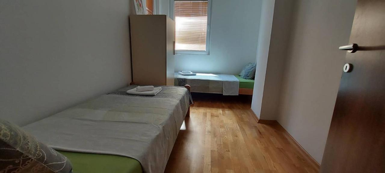 Ira'S 2 Bedroom Central Place With Private Parking Skopje Exterior foto
