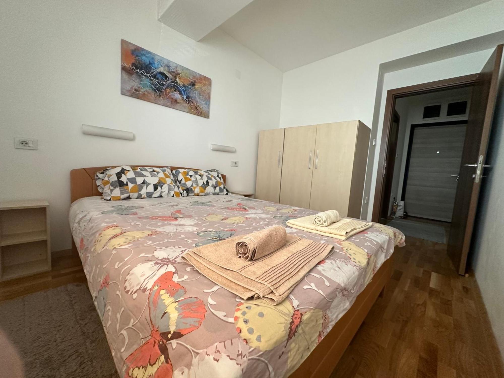 Ira'S 2 Bedroom Central Place With Private Parking Skopje Exterior foto