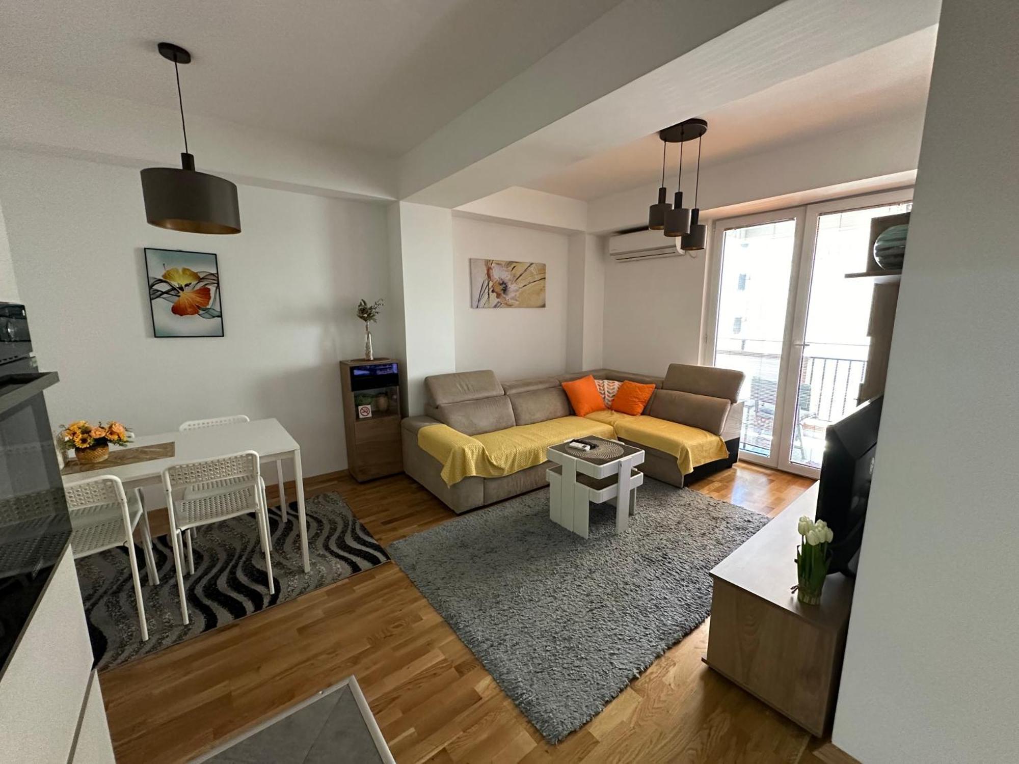 Ira'S 2 Bedroom Central Place With Private Parking Skopje Exterior foto