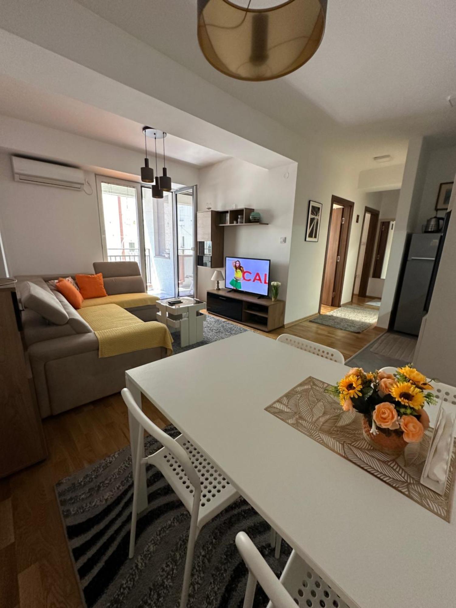 Ira'S 2 Bedroom Central Place With Private Parking Skopje Exterior foto