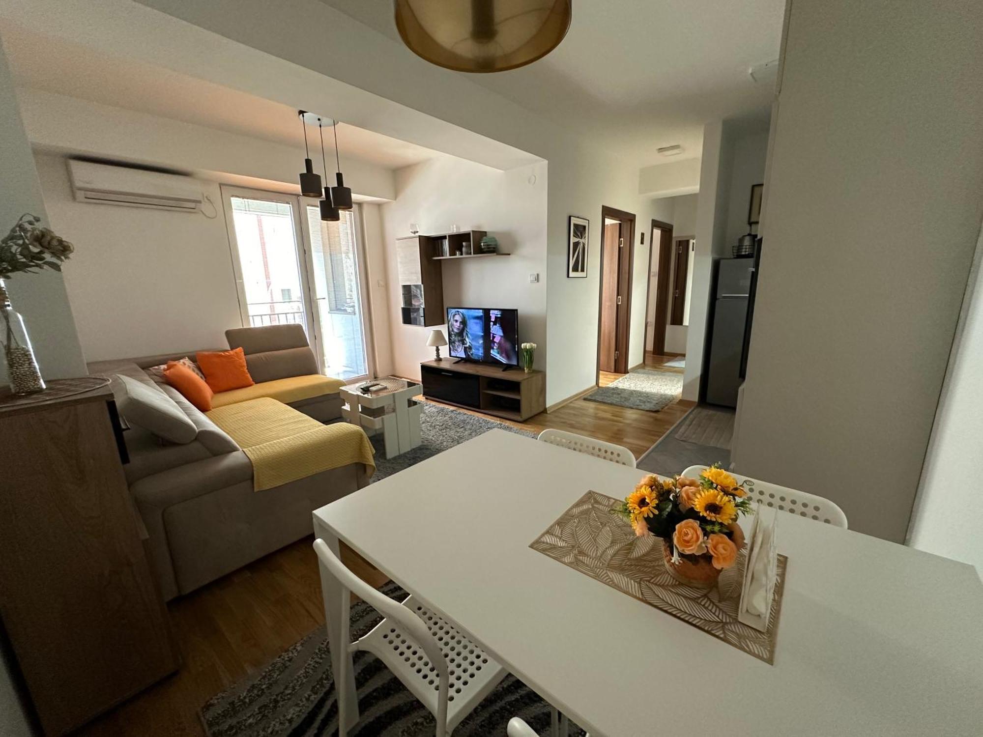 Ira'S 2 Bedroom Central Place With Private Parking Skopje Exterior foto